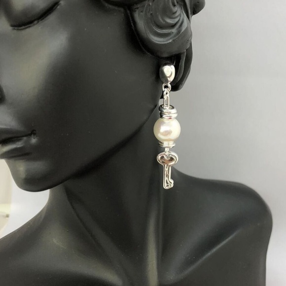 YA VES • Uno de50 Earrings - Picture 13 of 13